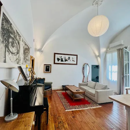 Courbet's Bachelor Pad Apartment *