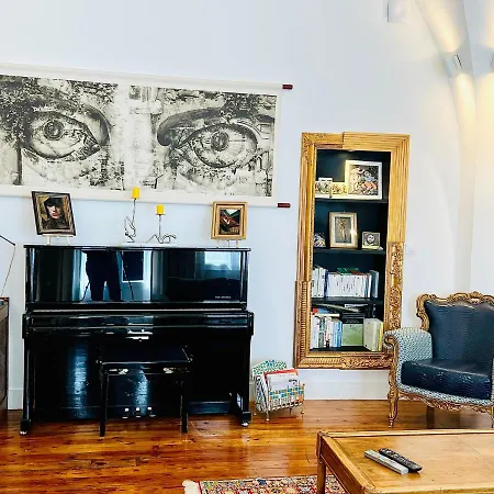 Apartment Courbet's Bachelor Pad